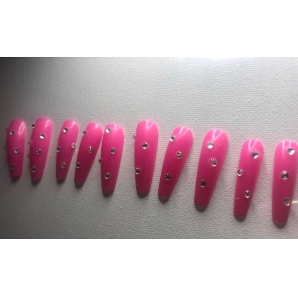 Pink rhinestone press on nail set + glue